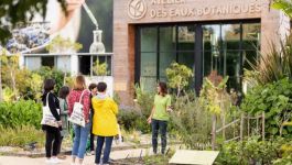 Visite des coulisses des expertises botaniques yves rocher La gacilly