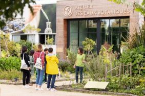 Visite des coulisses des expertises botaniques yves rocher